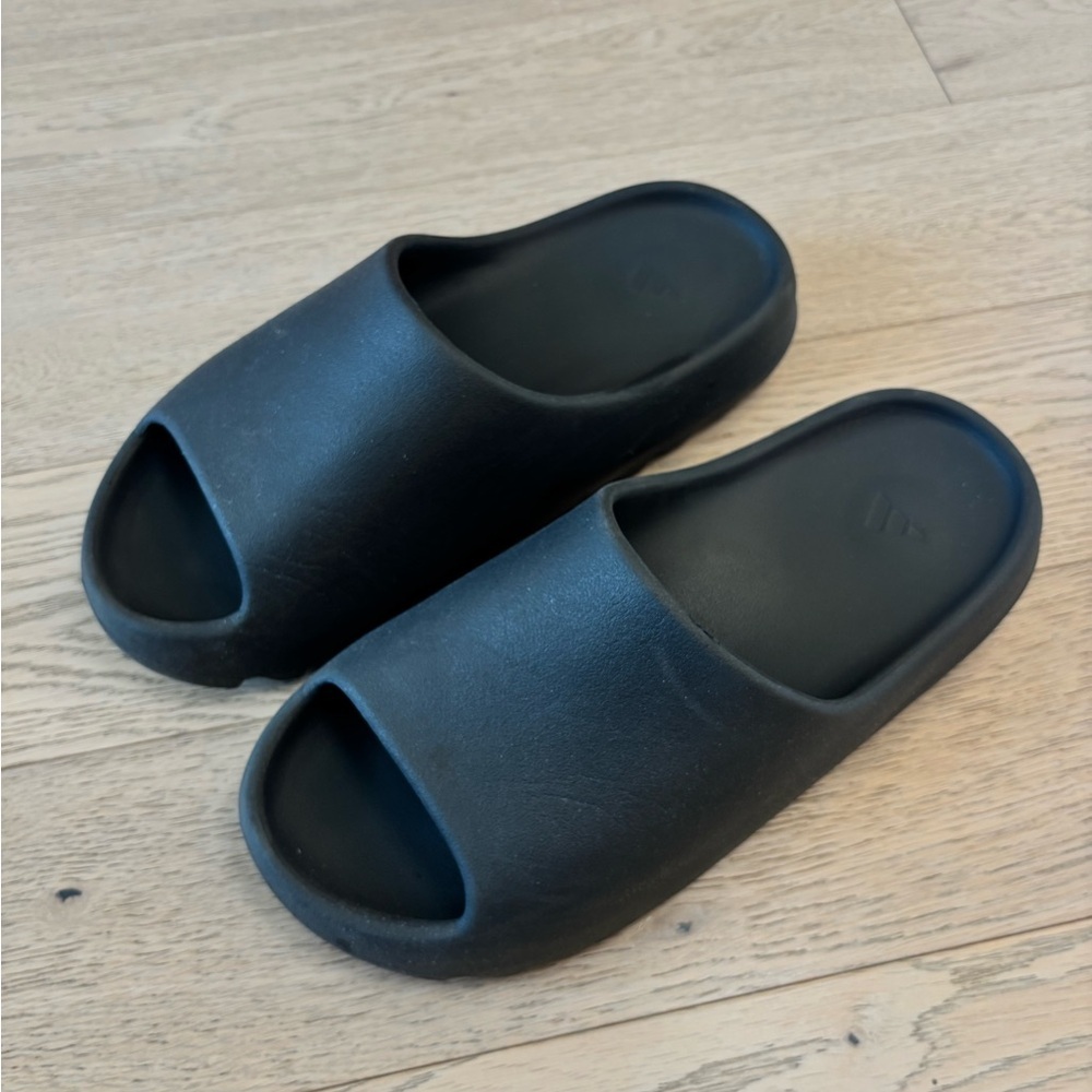 Adidas Yeezy Slides Onyx Size 11